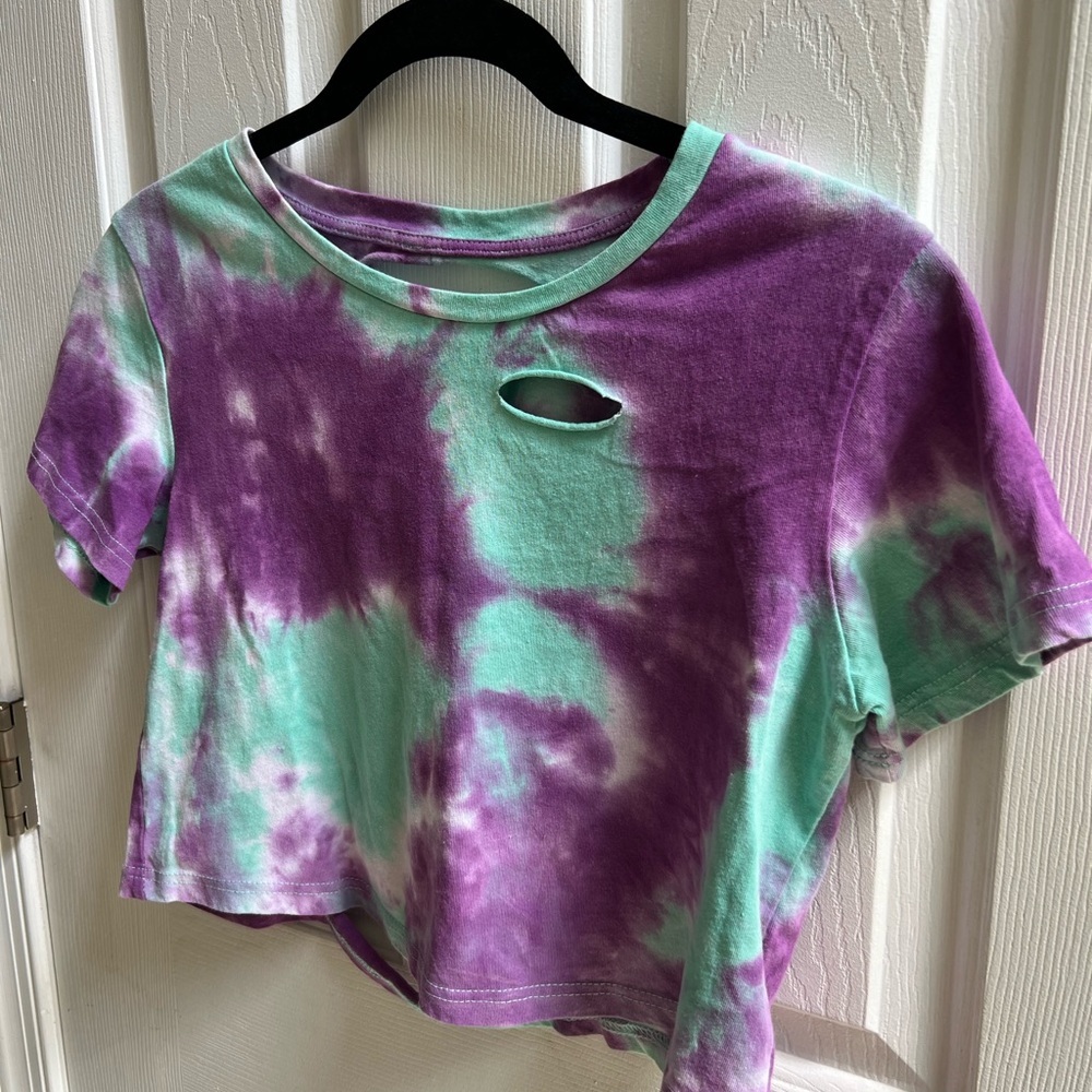 SweatyRocks Tie Dye Purple and Green Women's Crop Top Distressed